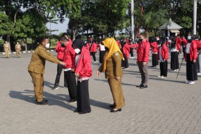 Percepat Target Vaksinasi, Bupati Gresik Lepas Ratusan Relawan Tenaga Kesehatan