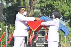 HUT ke 76 Kemerdekaan RI, 370 ASN Gresik Terima Satya Lencana Karya Satya dan 408 Warga Binaan Terima Remisi