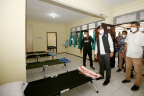 Pemkot Surabaya Gotong Royong Bareng Warga Fungsikan Rumah Sehat di Kelurahan