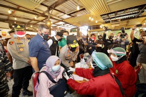 1.000 Bonek Mania Jalani Vaksiansi