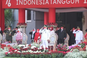 Pimpin Upacara Kemerdekaan RI, Wali Kota Surabaya Harap Juga Segera Merdeka dari Covid-19