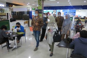 Kementerian Perdagangan Pantau Aplikasi PeduliLindungi di Mall Sidoarjo