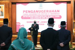 576 ASN Pemprov Jatim Terima Satyalancana Karya Satya