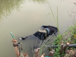 Mayat Mr.X Ditemukan Mengapung di Tambak Depan Gedung Dakwah Muhammadiyah Laren Lamongan