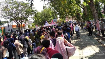 Warga Surabaya Masih Buang Sampah Sembarangan