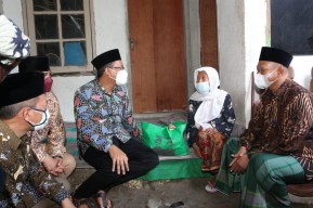 Pantau ke Bawah, Gus Muhdlor Pastikan Penyaluran Bansos Covid-19 di Sidoarjo Berjalan Lancar