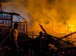 Dua Rumah di Kanor Bojonegoro Ludes Terbakar Dini Hari
