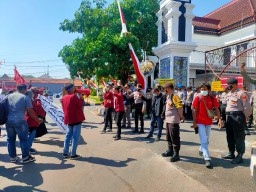 IMM Tuban Demo Pemkab, Protes Perpanjangan Kebijakan PPKM