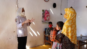 Cara Bupati Anna Perhatikan Gizi Warga Lansia di Bojonegoro