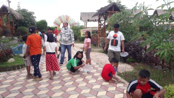 Meriahkan 17 Agustus, Puluhan Bocah di Desa Jarakan Ikuti Lomba Mengumpulkan Sampah
