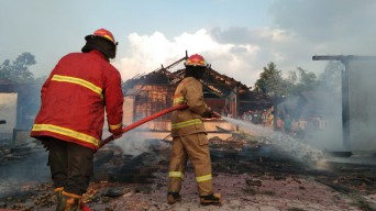 Si Jago Merah Kembali Mengamuk, 3 Rumah di Bojonegoro Jadi Sasaran, Kerugian Rp 625 Juta    