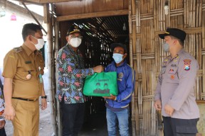 Bupati Gus Muhdlor Tambah Lagi 100 Ribu Paket Sembako