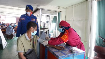 Vaksin Terapung di Kapal Ferry, Banyak Diminati Penumpang