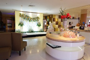 Crown Prince Hotel Surabaya Tawarkan Paket Pesta, Pasangan Pengantin Gratis ke Bali