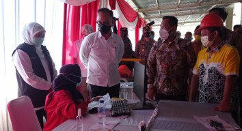 Tinjau Vaksinasi Gotong Royong di PT Smelting, Menperin Agus Gumiwang Sebut Kesehatan Masyarakat Jadi Prioritas