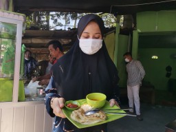 Lepas Kerinduan Sesama Warga Perantau, Warga Bawean Buat Usaha Canai Malaysia di Gresik