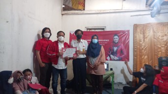 Politisi PDIP Salurkan Beasiswa Sekolah dari Puti Guntur Soekarno Putri