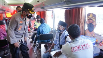 Polresta Sidoarjo Gelar Vaksinasi Covid-19 di Terminal Bungurasih untuk Kru Bus dan Calon Penumpang