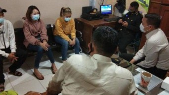 Nyetir Kondisi Mabuk, Purel Karaoke Tuban Seruduk Polisi Hingga Patah Leher