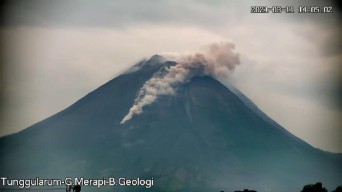 Gunung Merapi Muntahkan Awan Panas Guguran
