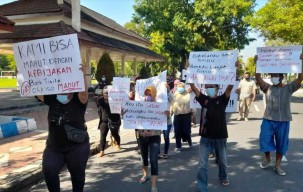 Keluh Kesah PKL Alun-alun Ngawi: Bakulan Tutup Terus, Bank-ku Lanjut Terus