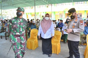 Serbuan Vaksin TNI Ke Ponpes Qomaruddin Bungah Gresik
