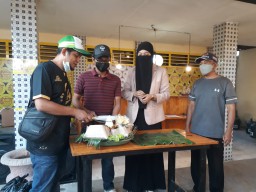 Support Pelaku UMKM di Surabaya, Bonek Rela Bangun Angkringan di Tengah Pandemi