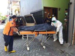 Mayat Wanita Ditemukan Tewas di Kamar Kos dengan Kondisi Telanjang