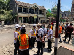 Sidak Proyek Dinas PU, Dewan Gresik Disambati Warga