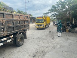 Kerusakan Jalan Duduksampeyan-Metatu Tak Kunjung Diperbaiki, Mobdin Pimpinan Dewan Jadi Korban