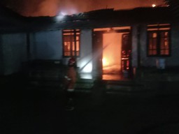 Gara Gara Lilin, Rumah Warga Tulungagung Habis Terbakar