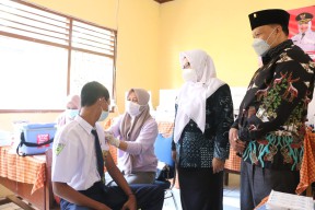 Kembali Naik Ke Level 3, Gresik Terus Gencarkan Vaksinasi