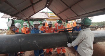 Berdayakan Industri Lokal, PHM Uji Coba Pemancangan Pipa Pengeboran Produsen Nasional