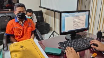 Beli HP dengan Uang Palsu, Warga Banyuwangi Terciduk Polisi Jember