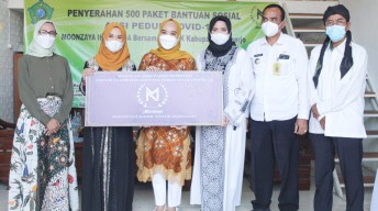 PKK Sidoarjo Bagikan Ratusan Sembako, Bertekad Berdayakan Perempuan