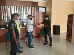 Oknum Agen Potong Bansos, Warga Laporkan Ke Kejari Gresik