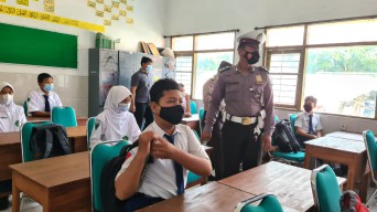 Di Kota Kediri, Polisi Mulai Masuk Sekolah Awasi PTM