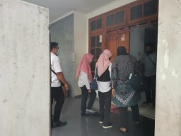 Viral, Aksi Kekerasan Ibu Terhadap Anak Kandung di Gresik