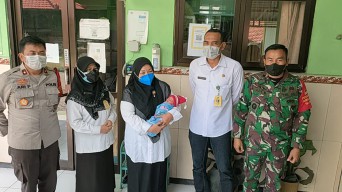 Warga Sidoarjo Gempar, Temukan Bayi Dibuang di Pekarangan