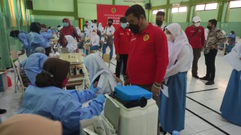 Ribuan Santri dan Pelajar Sidoarjo Disuntik Vaksin Oleh BIN