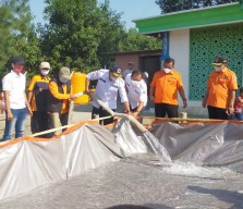 Atasi Krisis Air, BPBD Jatim Droping Bantuan Air Bersih ke Ngawi