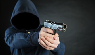 Kawanan Perampok Bersenjatakan Senpi dan Celurit Satroni Bos Bahan Bangunan Probolinggo