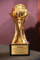 Raih Pembina TOP BUMD, Khofifah Sebut Peran Masyarakat Jatim