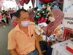 Giat Vaksin Warga, Kerja Sama Polsek Sawahan Bareng Relawan Sawahan Menjawab