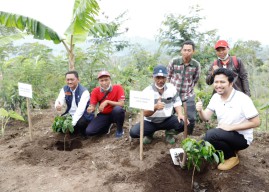 Wagub Emil Dorong Millenial Re-branding Profesi Petani