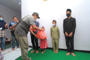 Terus Bergerak, Jurnalis Ponorogo Berbagi untuk Anak Yatim Piatu Terdampak Pandemi