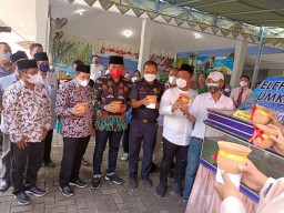Ikan Kerapu dan Gula Merah Bawean Berhasil Ekspor, Bupati Gresik: Perizinan Cukup di Kecamatan