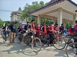 Hari Santri, Pemkab Ponorogo Pecahkan Rekor MURI Bersepeda Gunakan Sarung