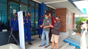 Berlayar ke Bawean Kini Harus Scan Aplikasi PeduliLindungi