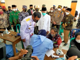 HUT TNI Ke-76, Koarmada II Bantu 8 Ribu Dosis Vaksin